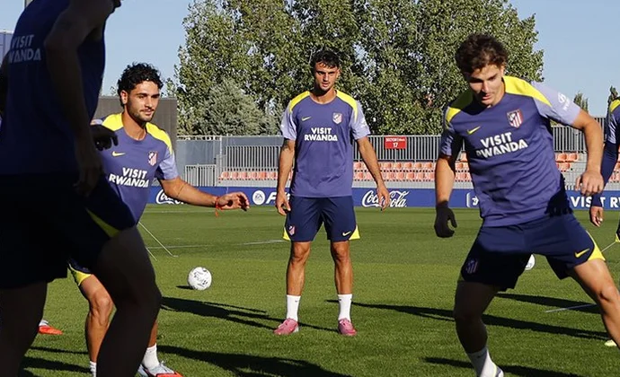 Almada, Giménez y Baena, bajas en la sesión previa al partido contra el Villarreal