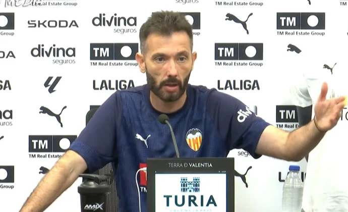 Corberán opina sobre la polémica del estadio y habla de Thiery, el sistema y el Barcelona