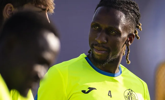 Djené y Neyou, últimos en incorporarse y con solo una sesión para preparar el partido