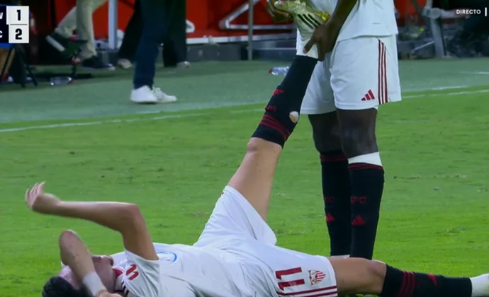 Vargas pide el cambio por calambres en los gemelos