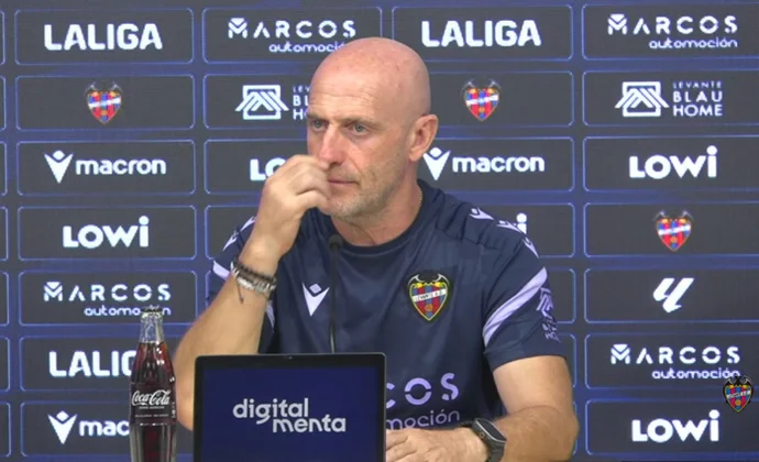 Calero, sobre Iván Romero, Etta Eyong, Elgezabal, Vencedor, Arriaga, el Betis y la competencia en ataque