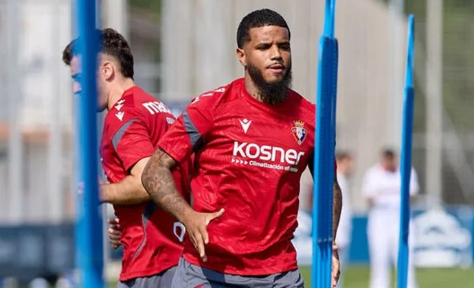 Rosier se incorpora al grupo en la sesión previa al partido