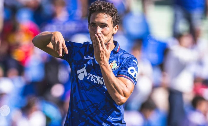 Luis Milla emula a Andrea Pirlo en la Italia de Bordalás