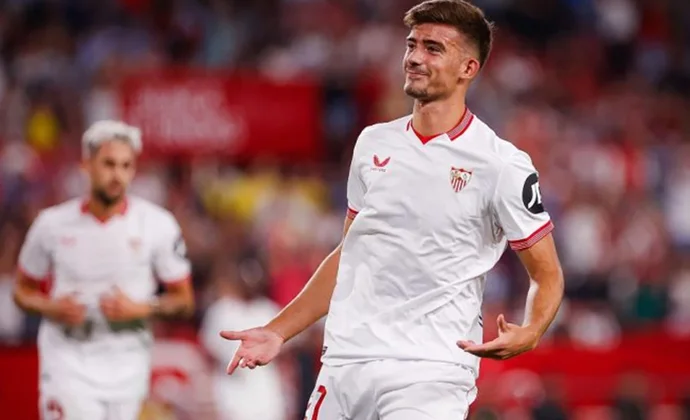 Kike Salas, pendiente de evolución por molestias en el pubis