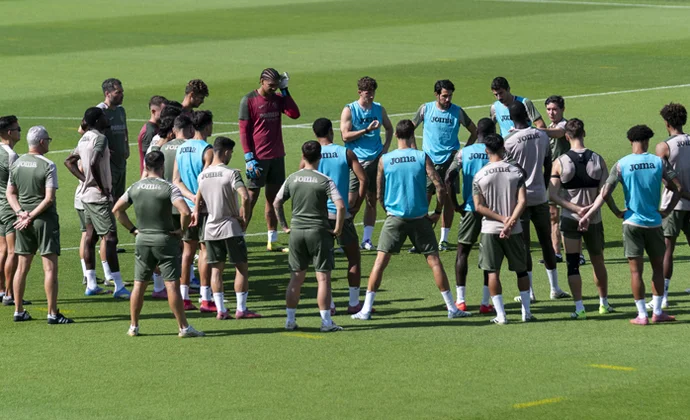 Gerard Moreno, Akhomach y Comesaña vuelven al grupo