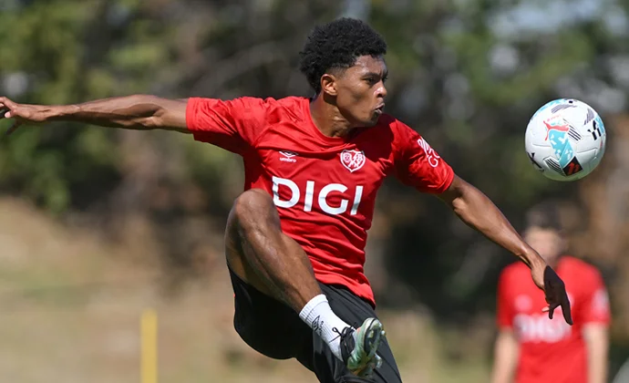 El Rayo oculta el estado físico de Fran Pérez y Nteka en la primera sesión de la semana