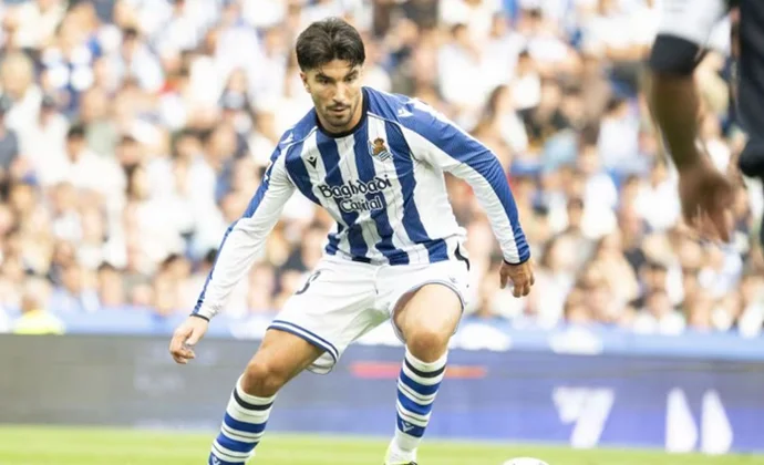 Carlos Soler acelera su puesta a punto y ya es opción para el once titular