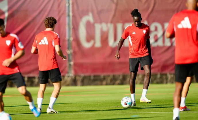 Akor Adams y Ejuke repiten con el grupo y Joan Jordan es el único al margen