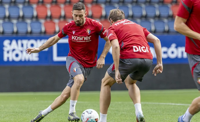 Rubén García y Moi Gómez se disputan la plaza que deja vacante Aimar Oroz, con más minutos para Becker