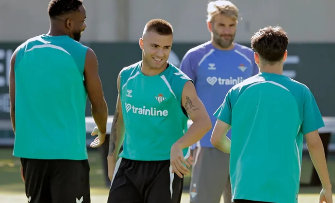 Bartra sufre unas nuevas molestias en otra zona y Deossa sigue ausente