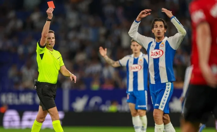 Competición sanciona a Pere Milla con dos partidos de suspensión