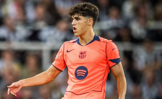 Pau Cubarsí pide el cambio en St. James Park por molestias en la rodilla