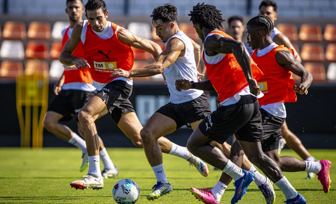 Corberán dirige otro entrenamiento con toda la plantilla disponible