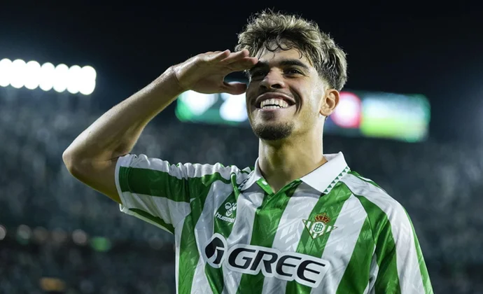 Abde dinamita el once de gala y relega a Riquelme a la Europa League