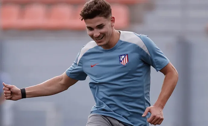 Julián Alvarez se prueba con el grupo en la vuelta al trabajo