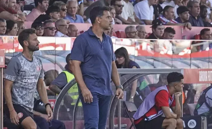 Míchel desempolva la defensa de cinco