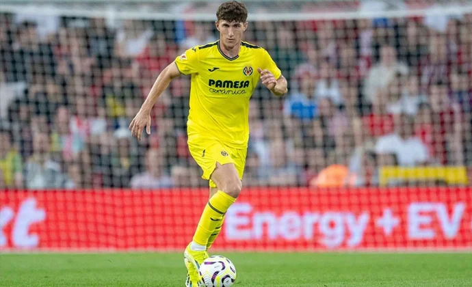 Pau Navarro, primer y último servicio antes de alistarse en el Mundial