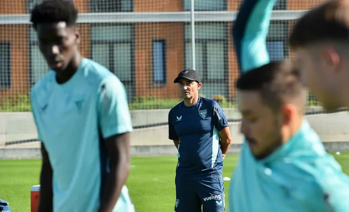 Sesión de recuperación en Lezama pendientes de la evolución de Nico Williams