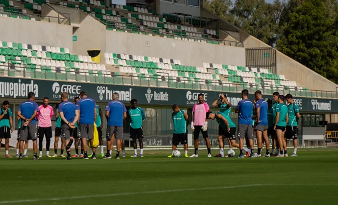 El Betis retoma los entrenamientos pendiente de Nelson Deossa