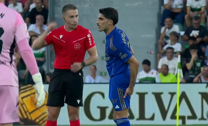 Nacho Vidal pide el cambio por molestias en los isquiotibiales