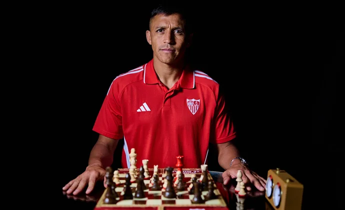 A la prensa de Sevilla le cuesta ver a Alexis Sánchez titular por la baja de Alfon