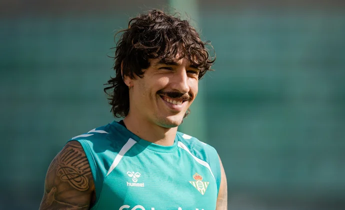 Bellerín solo tiene fiebre y estará contra Osasuna