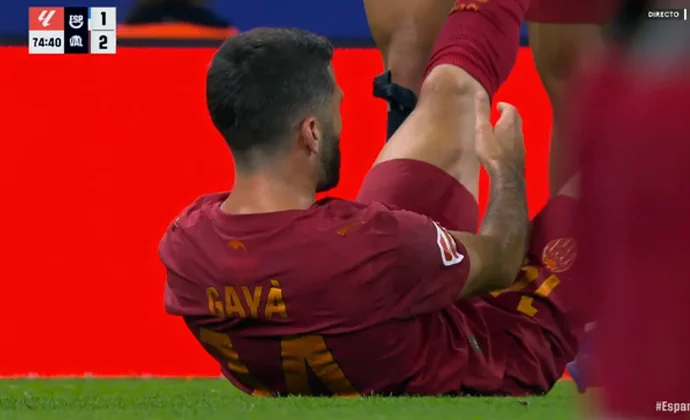 Gayà pide el cambio por calambres en Cornellà