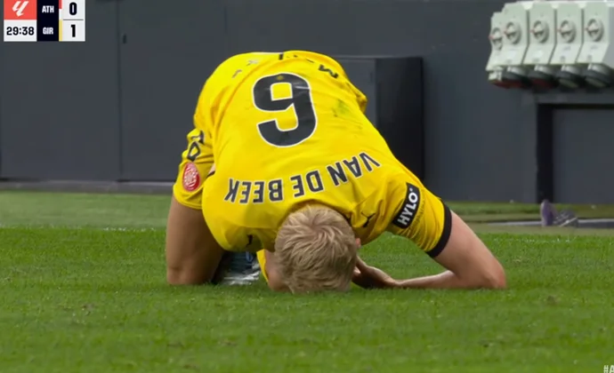 El Girona confirma la rotura del tendón de Aquiles de Donny Van de Beek y su operación