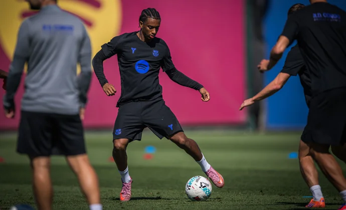 Balde repite con el grupo y Yamal no llega para Oviedo