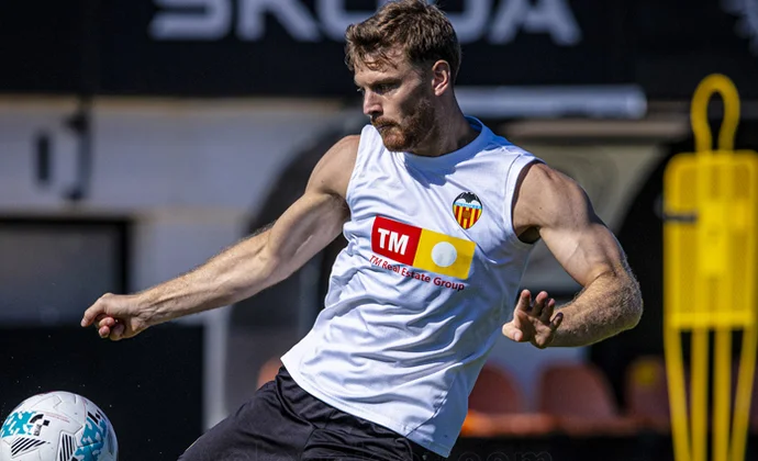 El Valencia retoma los entrenamientos pendientes de Gayà y Hugo Duro