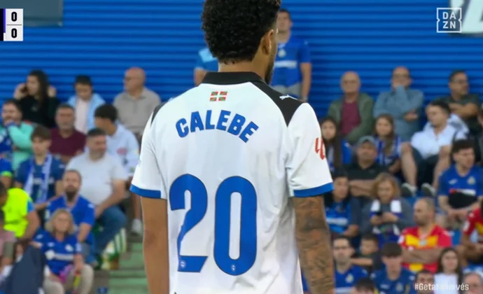 Calebe termina el primer tiempo cojeando y es sustituido