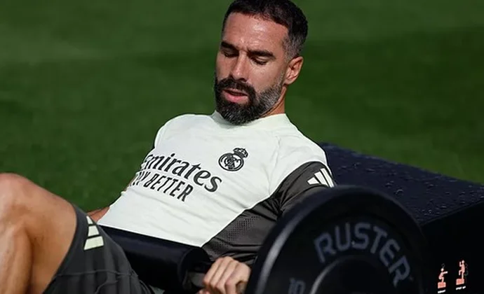 Carvajal, Militao y Tchouaméni tienen sitio reservado en el once del derbi madrileño