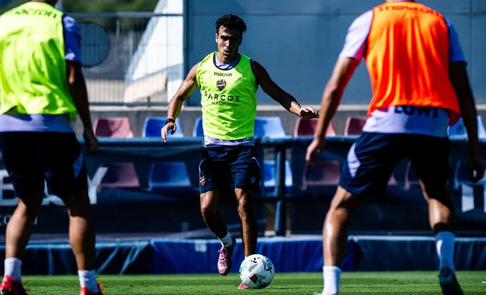 El Levante retoma los entrenamientos sin secuelas físicas ni molestias