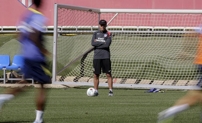 Baena y Giménez completan otra sesión con el grupo, mientras que Cardoso y Almada siguen al margen