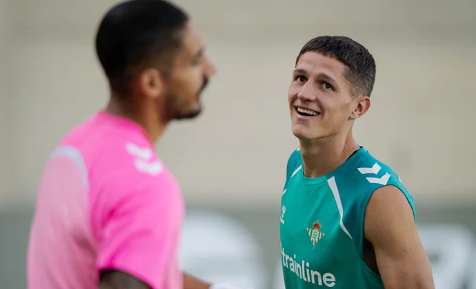 Altimira y Fornals apuntan al doble pivote contra Osasuna