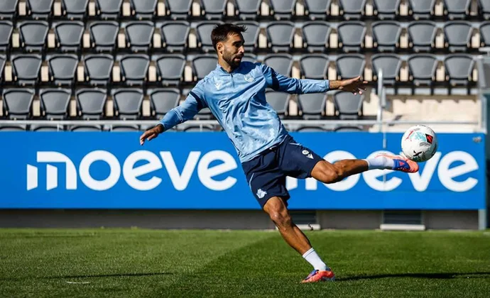Aritz, Oskarsson y Yangel Herrera, al margen en la sesión del viernes