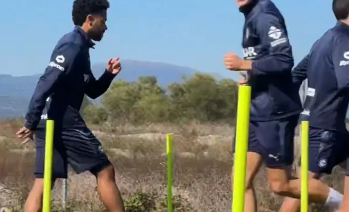 Calebe vuelve al grupo tras recuperarse del golpe en el muslo