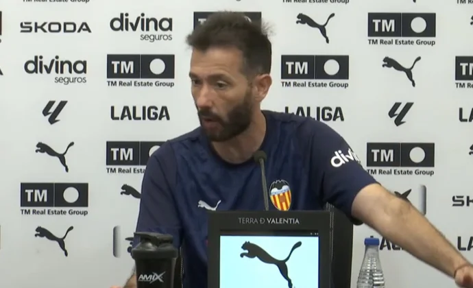 Corberán tranquiliza con Agirrezabala y Foulquier y habla de Diakhaby, el sistema y el Real Oviedo