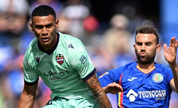 Kervin Arriaga endurece al Levante