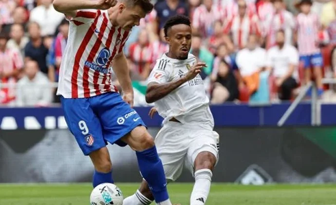 Militao tuvo que ser sustituido en el descanso por molestias en el tobillo