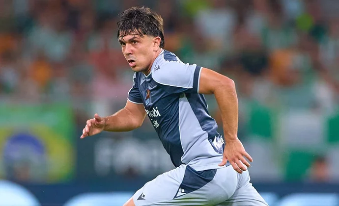 Aramburu se lesiona en el calentamiento y le sustituye Odriozola en el once