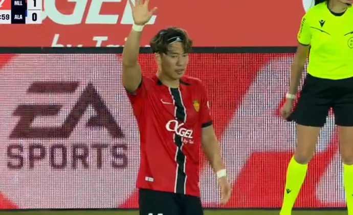 Asano pidió el cambio contra el Alavés por fatiga muscular