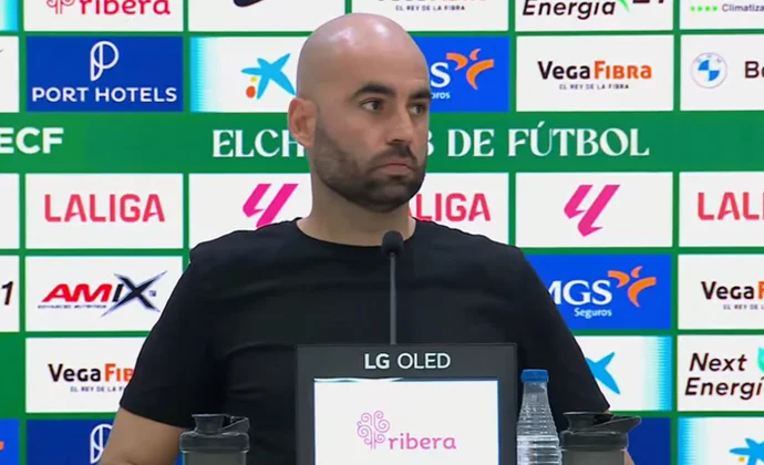 Giráldez reconoce la superioridad del Elche y explica los cambios de Mingueza y Moriba