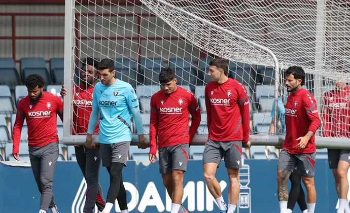 Rubén García y Juan Cruz vuelven al grupo y Aimar Oroz es la única baja