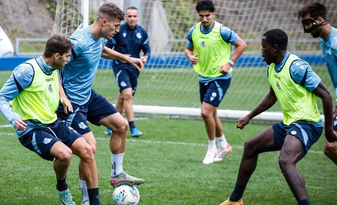 La Real Sociedad retoma los entrenamientos sin Aritz ni Aramburu