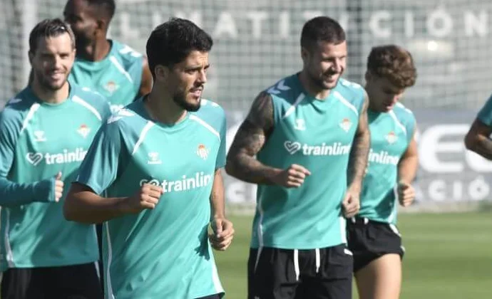 Ricardo Rodríguez gestiona las cargas y Fornals entrena con normalidad