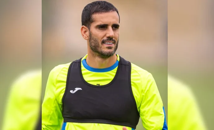 Juanmi completa otra sesión tras superar las molestias en la rodilla y consolidar el injerto capilar