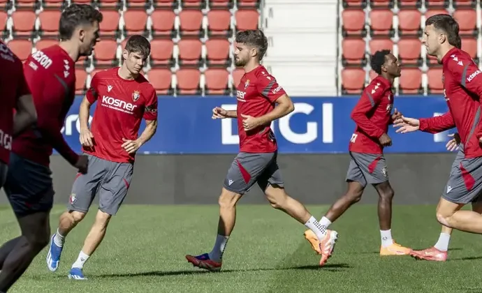 Aimar Oroz, única baja en la vuelta al trabajo de Osasuna
