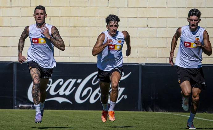 Agirrezabala vuelve al grupo. Foulquier y Gayà, al margen