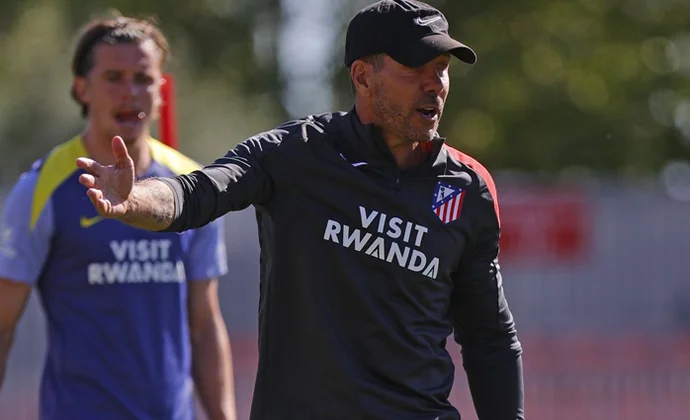 Almada y Sorloth repiten con el grupo y Llorente gestiona cargas en el gimnasio